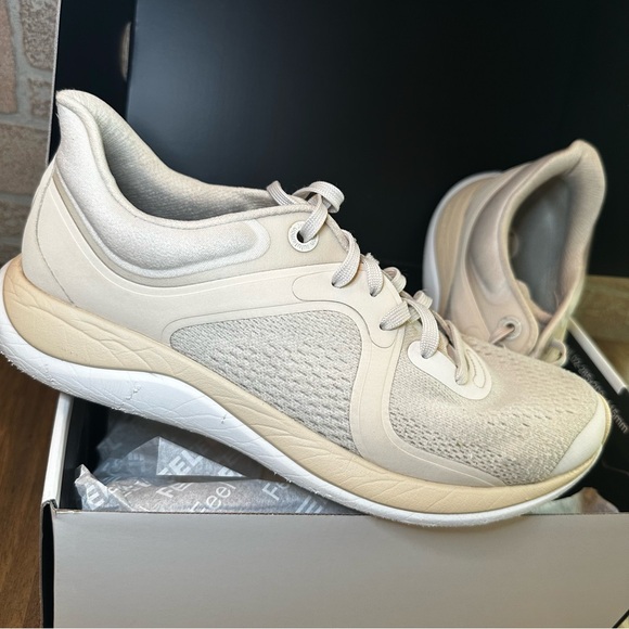 Lululemon Chargefeel Low Womens Workout Shoe Light Ivory Dove Grey White/Sz 8.5 - Picture 5 of 16